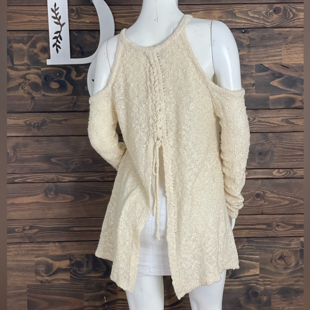 She & Sky | Open Split Lace Up Backside Popcorn‎ Knit Cold Shoulder Sweater - Picture 7 of 11